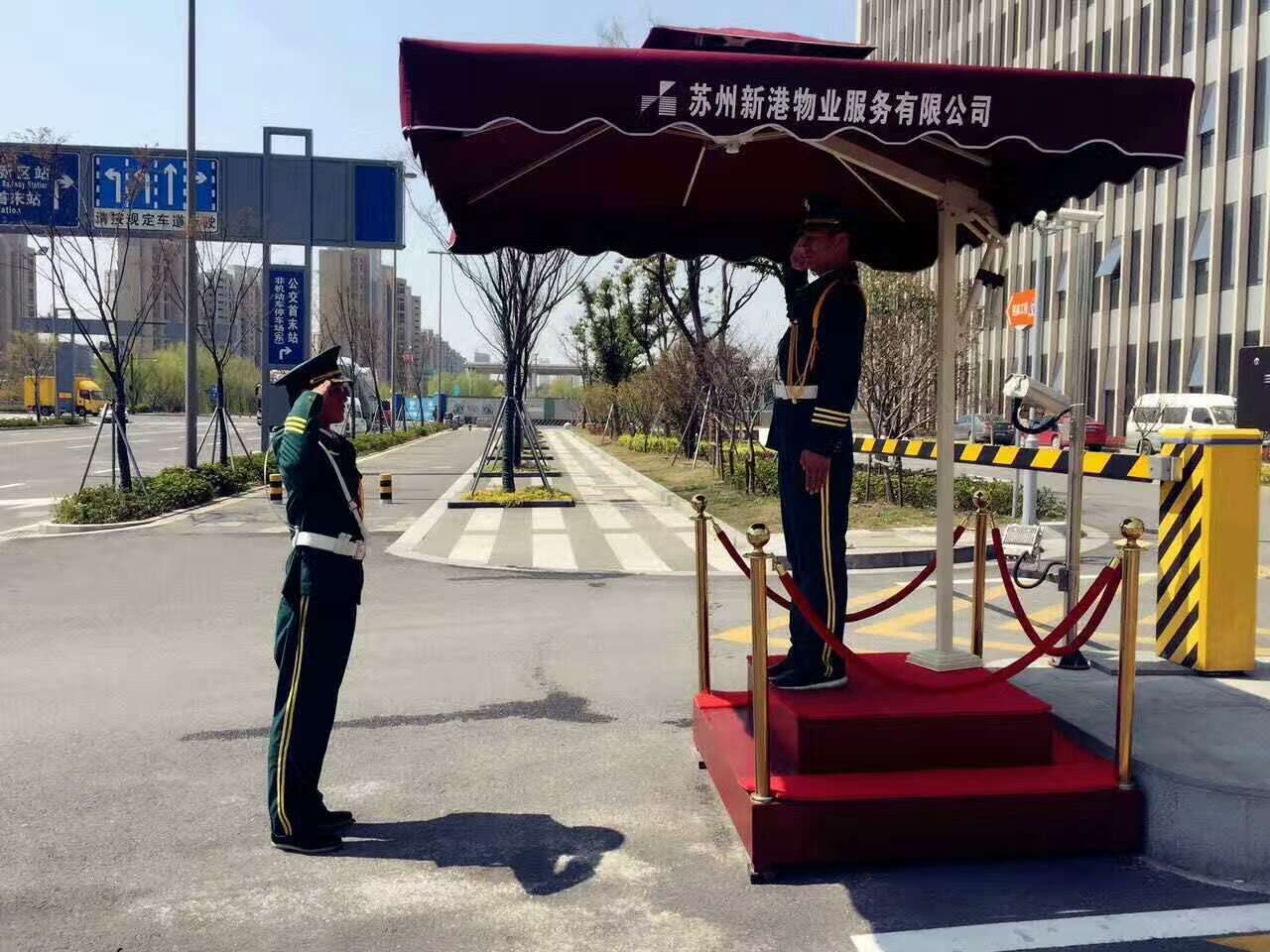 工业园区门岗执勤中